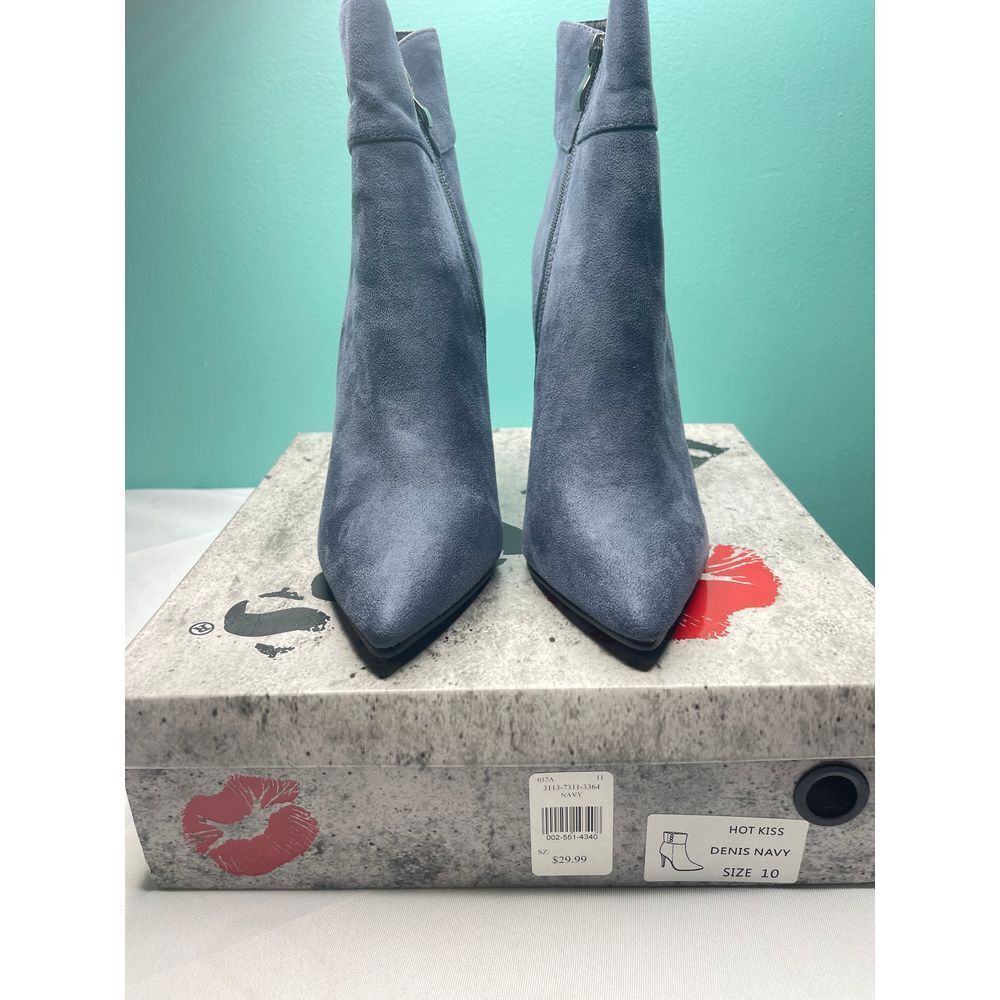 Stylish blue Suede Ankle Boots size 10‎